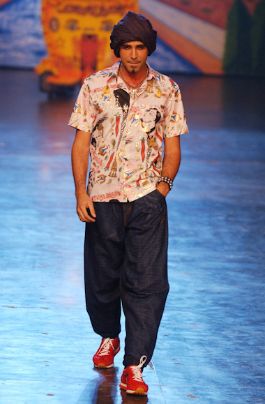 desfiles-cavalera-spverao2004rtw-123