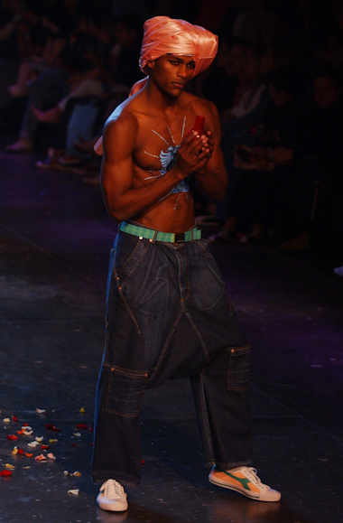 desfiles-cavalera-spverao2004rtw-135