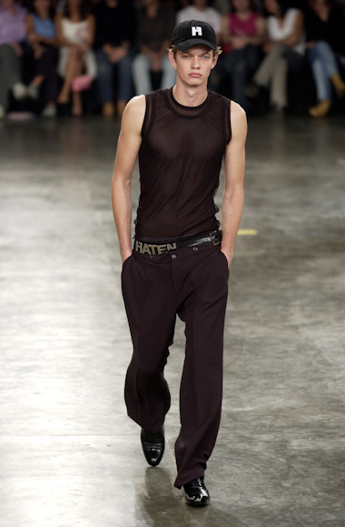 desfiles-fausehatenmen-spverao2004rtw-101