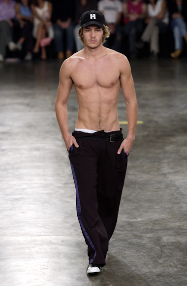 desfiles-fausehatenmen-spverao2004rtw-104