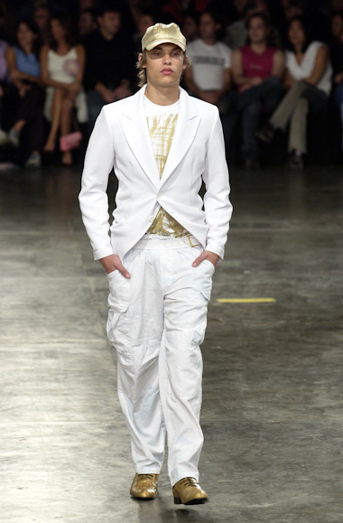 desfiles-fausehatenmen-spverao2004rtw-113