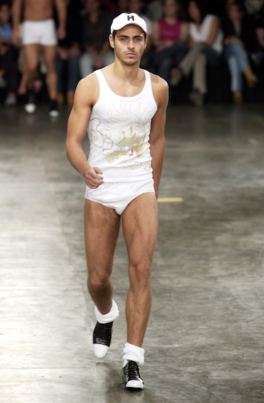 desfiles-fausehatenmen-spverao2004rtw-114