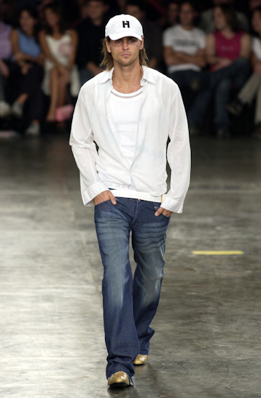 desfiles-fausehatenmen-spverao2004rtw-117