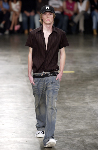 desfiles-fausehatenmen-spverao2004rtw-126