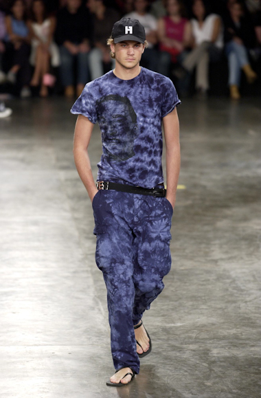 desfiles-fausehatenmen-spverao2004rtw-127