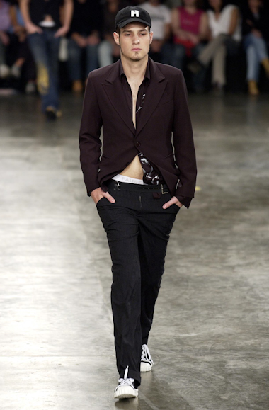 desfiles-fausehatenmen-spverao2004rtw-128
