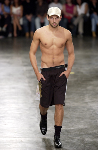 desfiles-fausehatenmen-spverao2004rtw-130