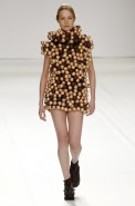 desfiles-gloriacoelho-spverao2004rtw-100