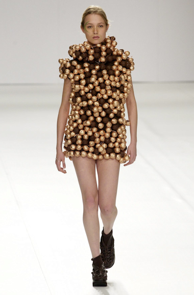 desfiles-gloriacoelho-spverao2004rtw-100