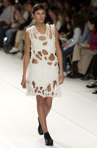 desfiles-gloriacoelho-spverao2004rtw-101