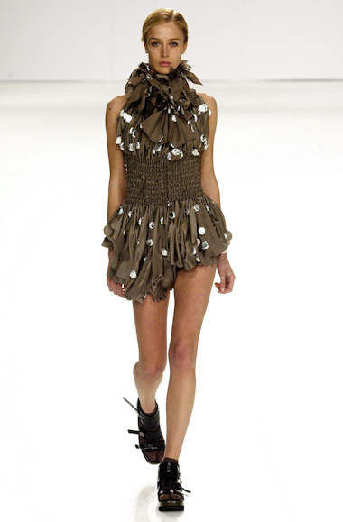 desfiles-gloriacoelho-spverao2004rtw-102