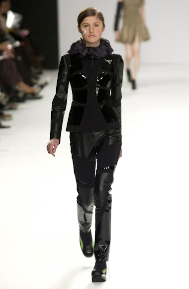 desfiles-gloriacoelho-spverao2004rtw-105