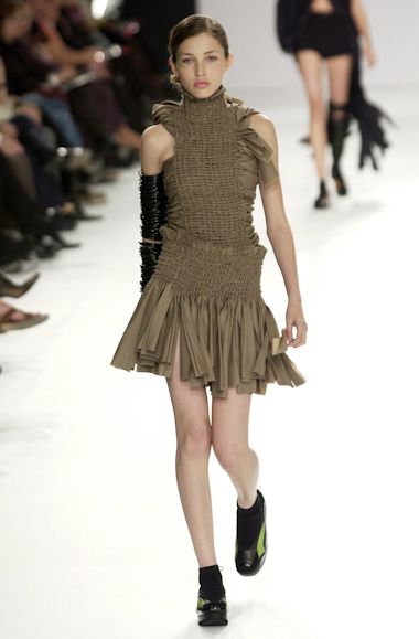 desfiles-gloriacoelho-spverao2004rtw-106