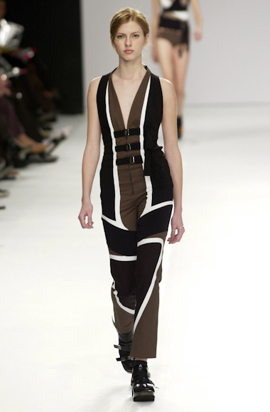 desfiles-gloriacoelho-spverao2004rtw-112
