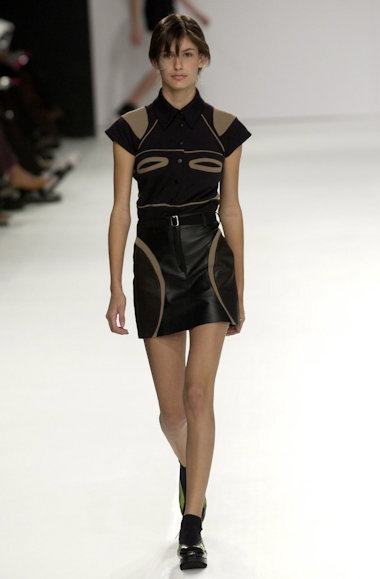desfiles-gloriacoelho-spverao2004rtw-116