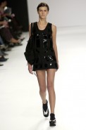 desfiles-gloriacoelho-spverao2004rtw-119
