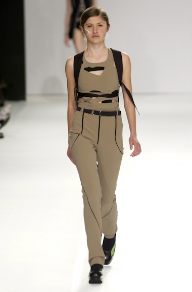 desfiles-gloriacoelho-spverao2004rtw-121
