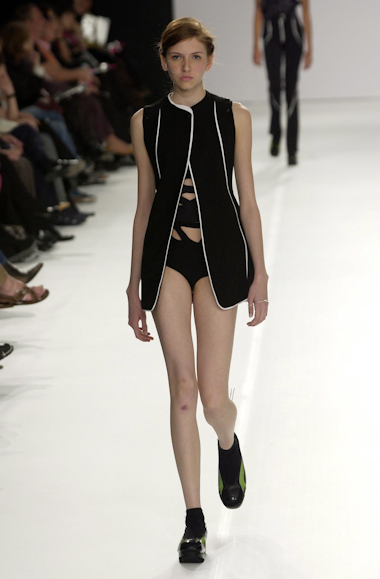desfiles-gloriacoelho-spverao2004rtw-122