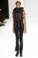 desfiles-gloriacoelho-spverao2004rtw-123