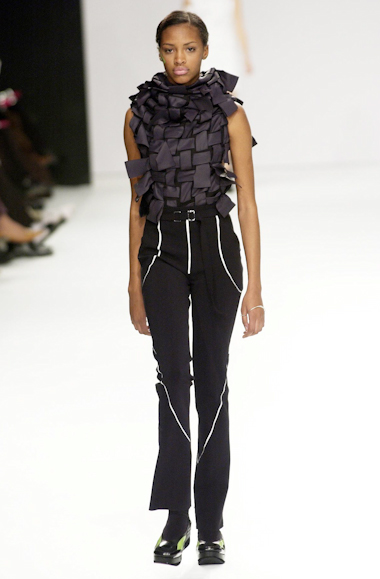 desfiles-gloriacoelho-spverao2004rtw-123