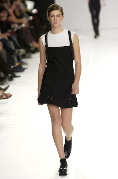 desfiles-gloriacoelho-spverao2004rtw-128