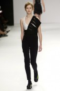 desfiles-gloriacoelho-spverao2004rtw-129