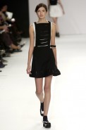 desfiles-gloriacoelho-spverao2004rtw-130