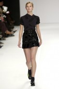 desfiles-gloriacoelho-spverao2004rtw-133