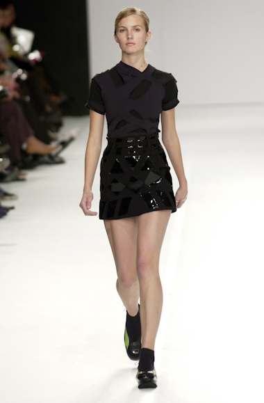 desfiles-gloriacoelho-spverao2004rtw-133