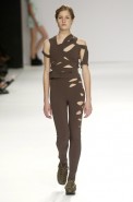 desfiles-gloriacoelho-spverao2004rtw-134