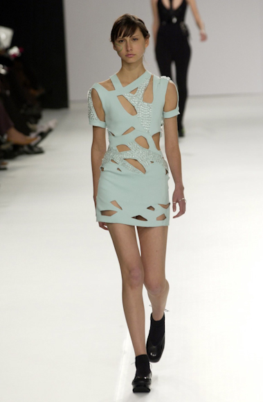 desfiles-gloriacoelho-spverao2004rtw-135