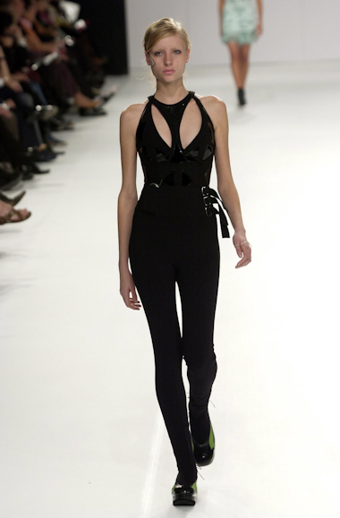 desfiles-gloriacoelho-spverao2004rtw-136