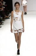 desfiles-gloriacoelho-spverao2004rtw-139