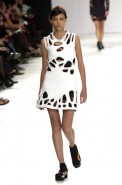 desfiles-gloriacoelho-spverao2004rtw-140