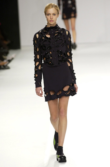 desfiles-gloriacoelho-spverao2004rtw-141