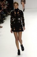 desfiles-gloriacoelho-spverao2004rtw-142