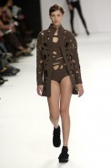 desfiles-gloriacoelho-spverao2004rtw-143