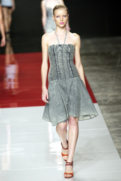 desfiles-iodice-spverao2004rtw-109
