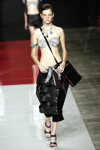 desfiles-iodice-spverao2004rtw-114