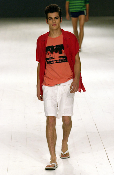 desfiles-ellusmen-spverao2004rtw-121