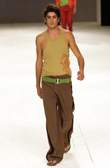desfiles-ellusmen-spverao2004rtw-138