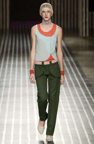 desfiles-jumnakao-spverao2004rtw-103