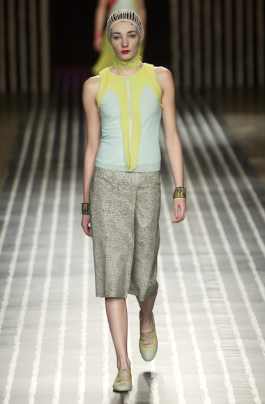desfiles-jumnakao-spverao2004rtw-106