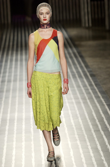 desfiles-jumnakao-spverao2004rtw-107