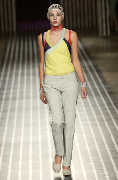 desfiles-jumnakao-spverao2004rtw-114