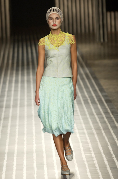 desfiles-jumnakao-spverao2004rtw-115