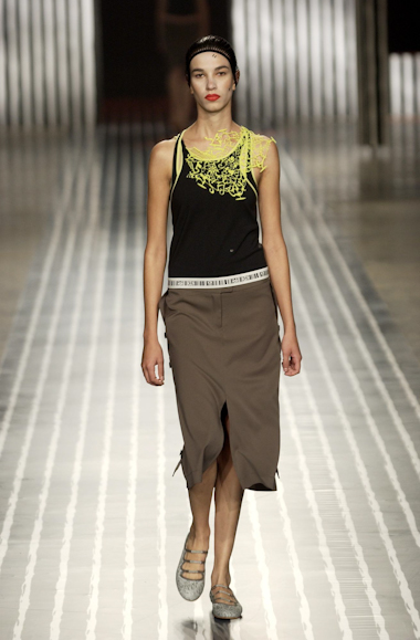 desfiles-jumnakao-spverao2004rtw-123