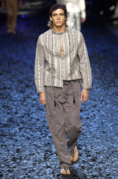 desfiles-linovillaventura-spverao2004rtw-120