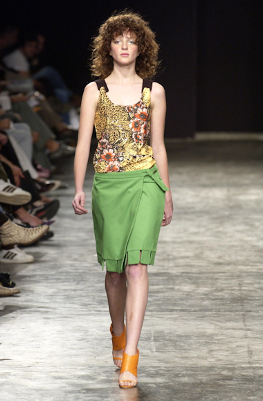 desfiles-lorenzomerlino-spverao2004rtw-100