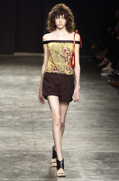desfiles-lorenzomerlino-spverao2004rtw-101